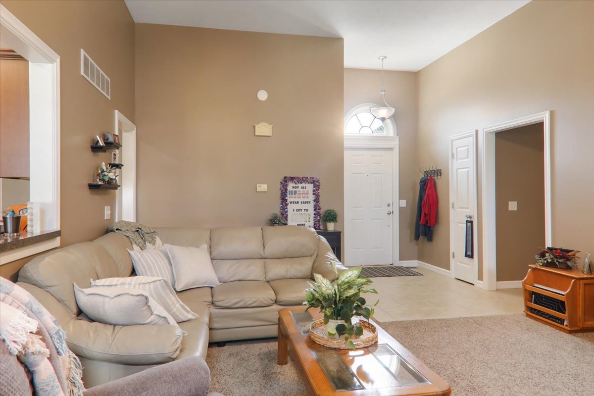 2219 Bracebridge Road Bloomington, IL 61705 - Photo 2 of 17