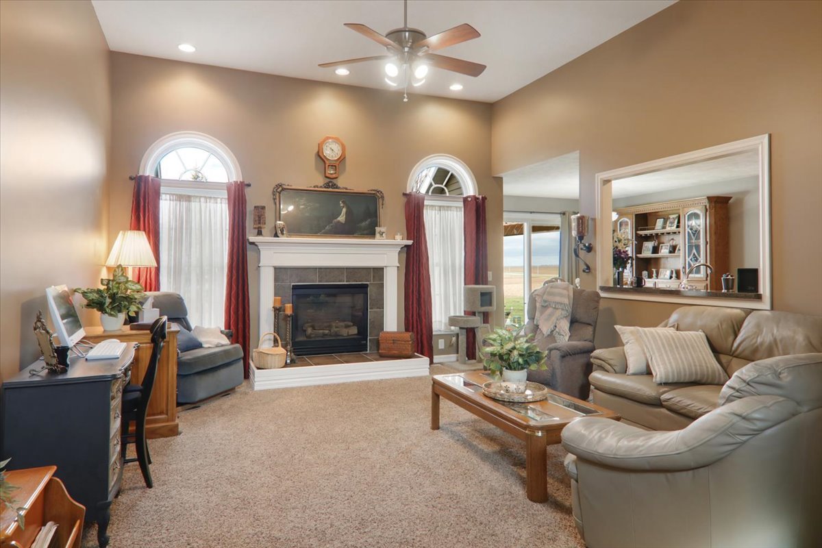 2219 Bracebridge Road Bloomington, IL 61705 - Photo 3 of 17