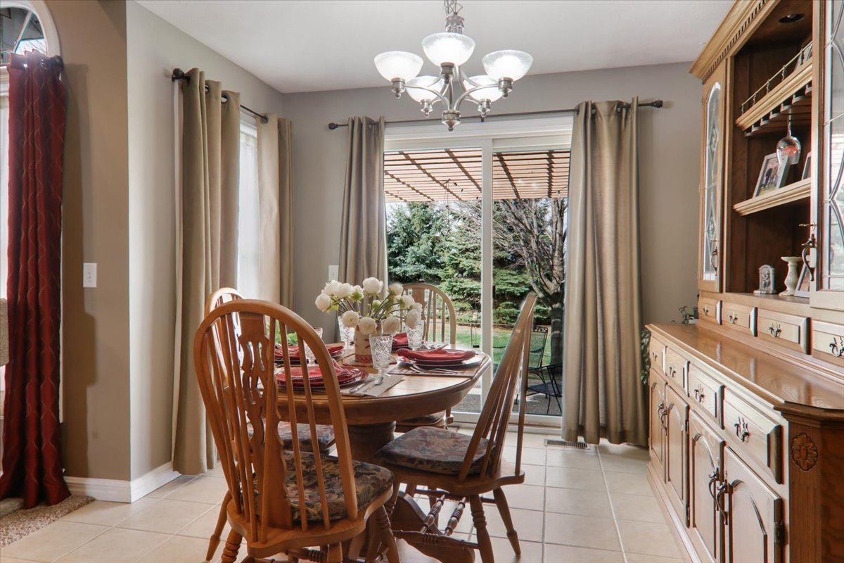 2219 Bracebridge Road Bloomington, IL 61705 - Photo 6 of 17