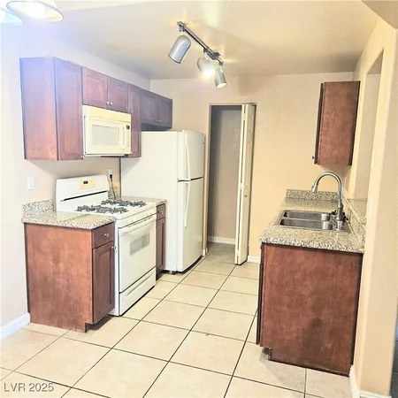 $1,335 | 2120 Ramrod Avenue, Unit 1226, Henderson, NV 89014