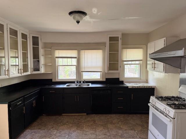 115 Goode Avenue Minden, LA 71055 - Photo 8 of 12 a kitchen with a sink and a stove