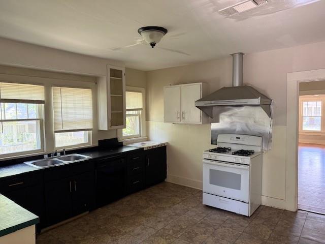 115 Goode Avenue Minden, LA 71055 - Photo 10 of 12 a kitchen with stainless steel appliances a sink stove and cabinets