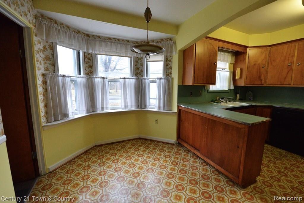4419 Crooks Road Royal Oak, MI 48073 - Photo 4 of 20
