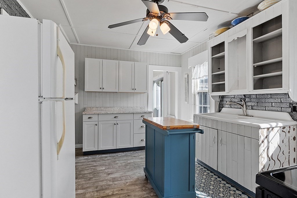 566 Brook Street Clinton, MA 01510 - Photo 5 of 22 Gallery Image 5