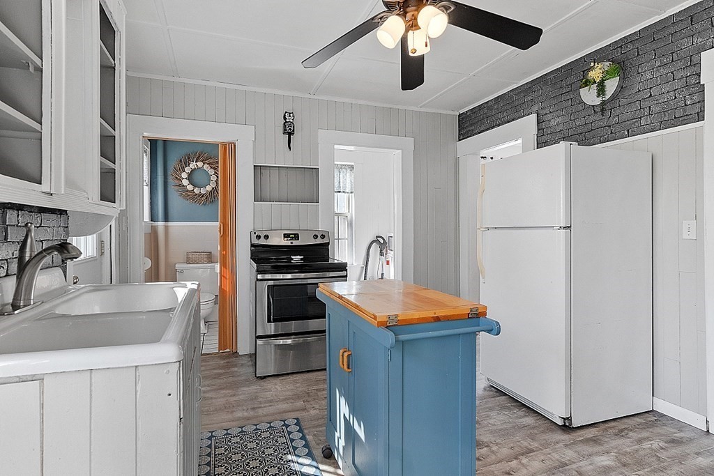 566 Brook Street Clinton, MA 01510 - Photo 7 of 22 Gallery Image 7