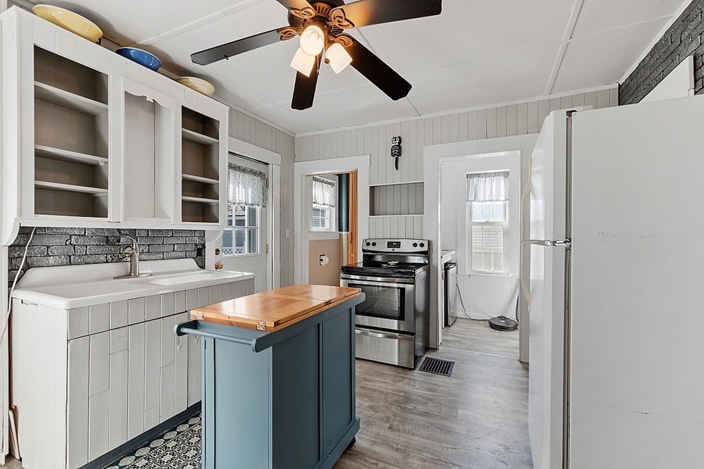 566 Brook Street Clinton, MA 01510 - Photo 8 of 22 Gallery Image 8