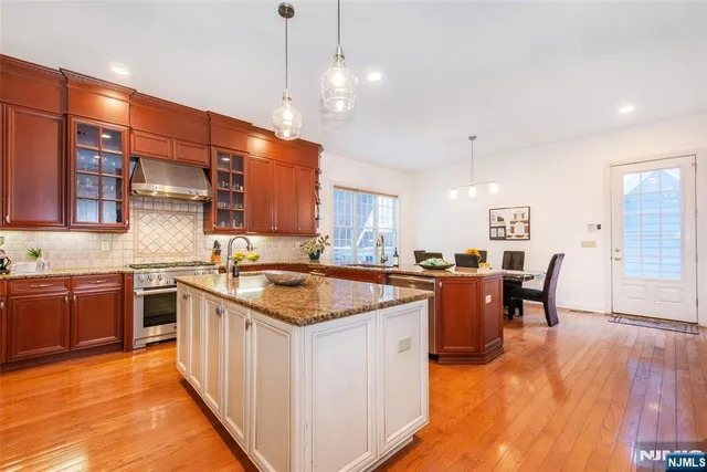 $1,850,000 | 3 Christopher Court, Montclair, NJ 07042