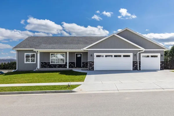 $489,900 | 270 Southern Drive, Holmen, WI 54636