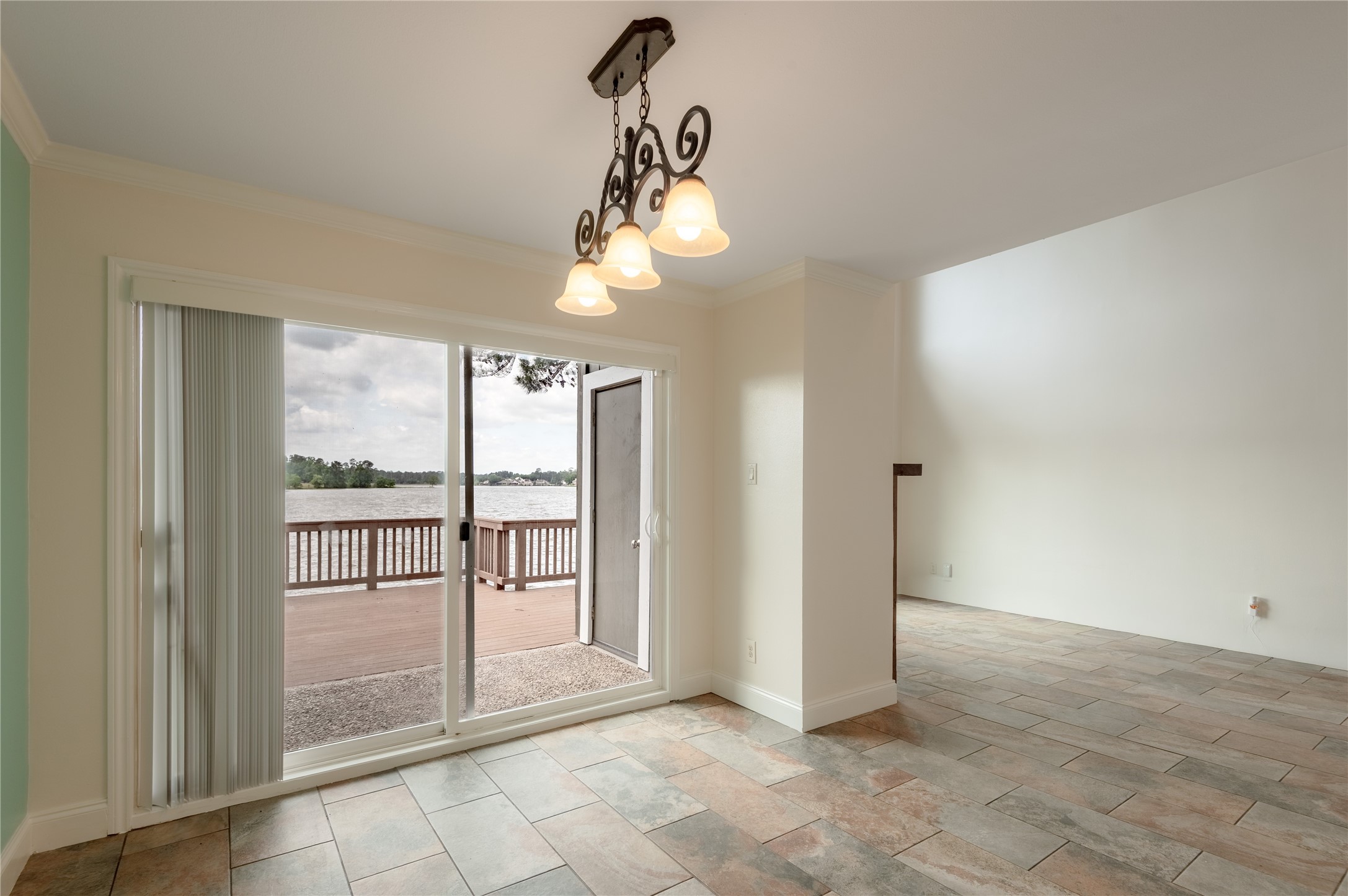 208 Waters Edge Huntsville, TX 77340 - Photo 8 of 28