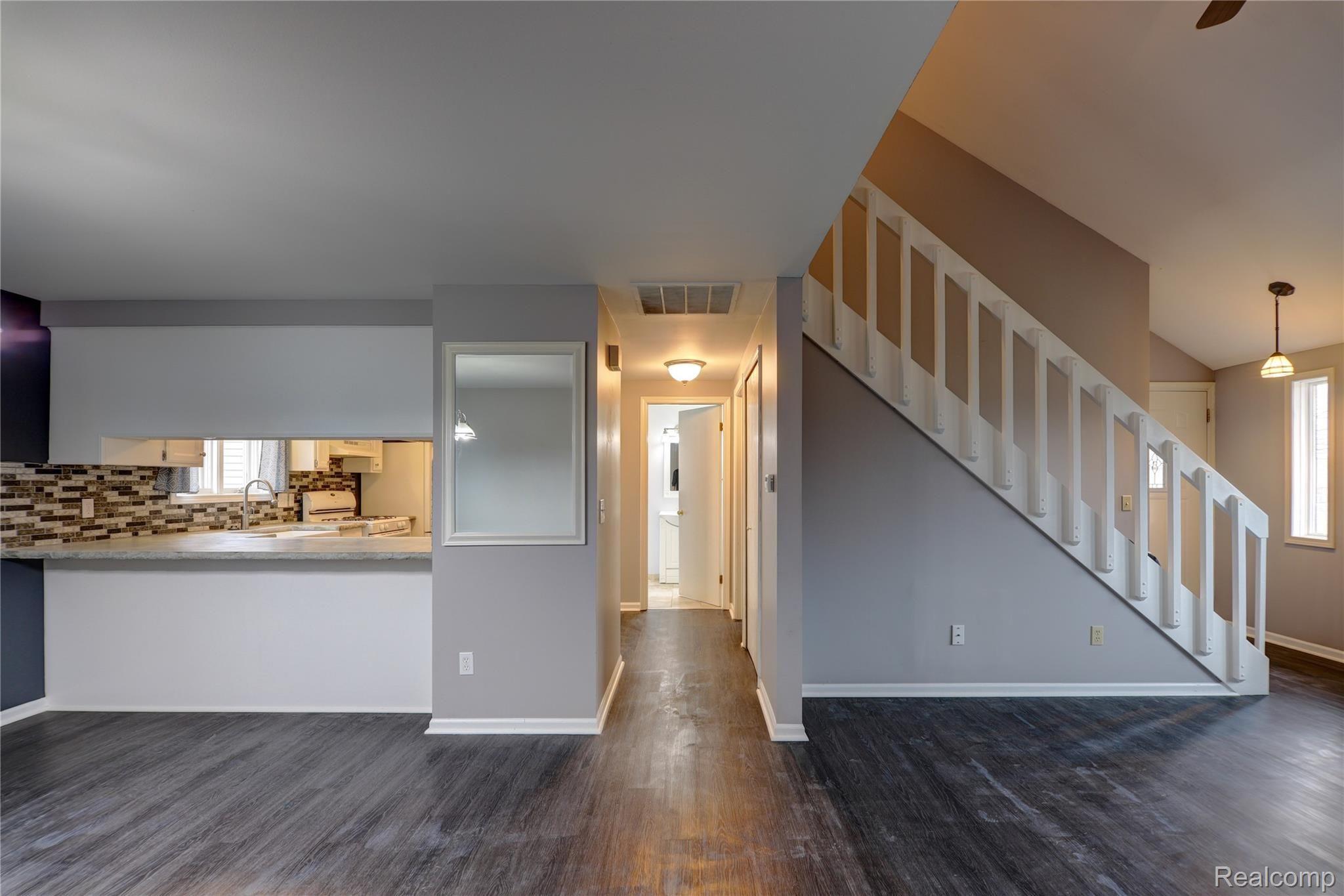8075 Fenton Road Grand Blanc, MI 48439 - Photo 4 of 19 Interior 3.jpg