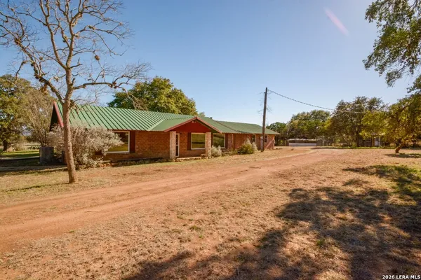 $469,000 | 984 County Road 357, Utopia, TX 78884