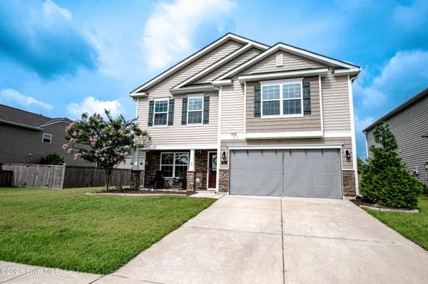 $2,300 | 607 Ava Street, New Bern, NC 28560