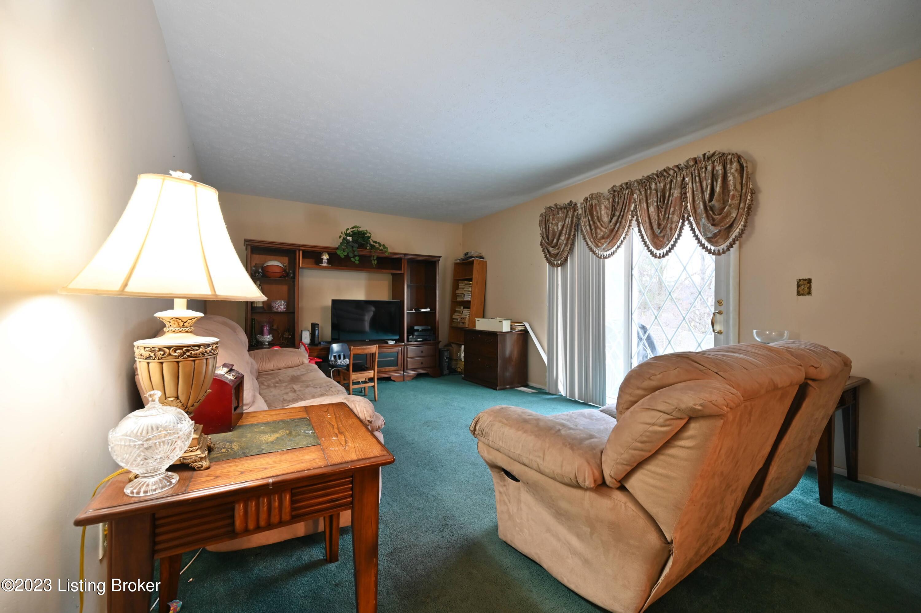 6500 Mandeville Road Louisville, KY 40228 - Photo 16 of 37 DSC_1975