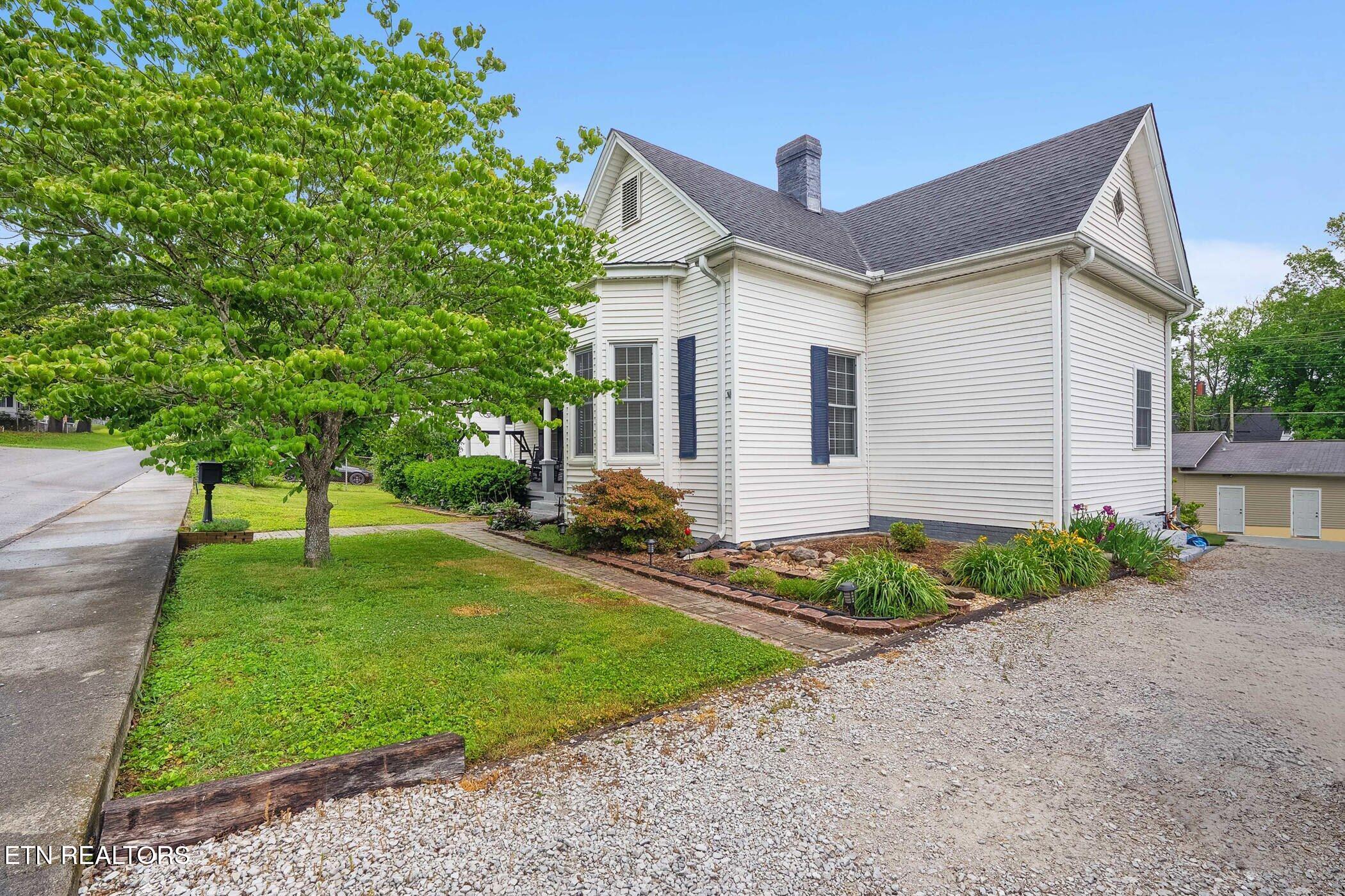 719 Medaris Street Clinton, TN 37716 - Photo 3 of 33 dsc03733_1