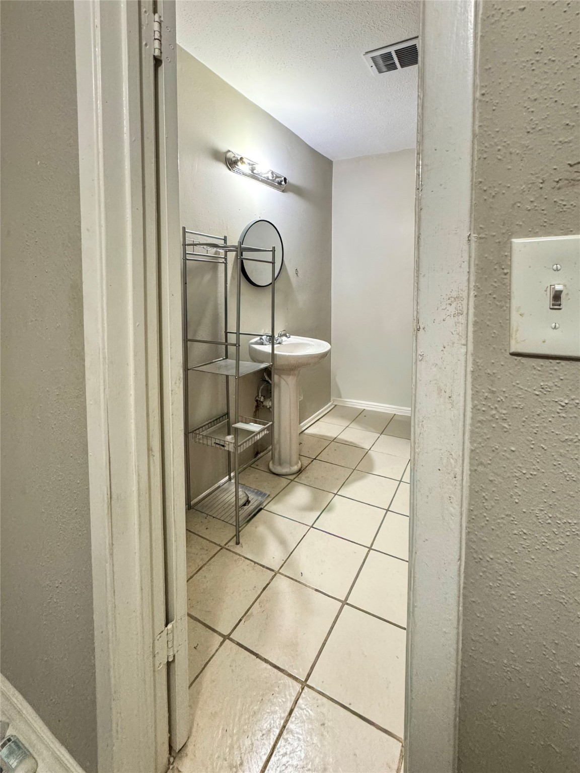 7910 Grove Ridge Drive Houston, TX 77061 - Photo 12 of 17