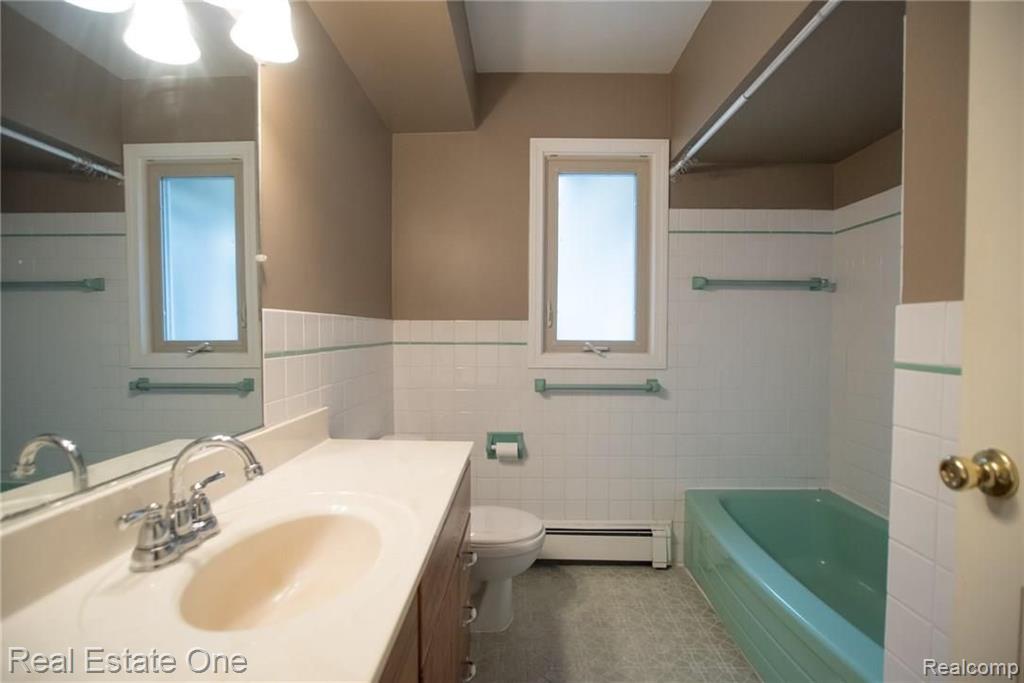 1452 Crest Road Howell, MI 48843 - Photo 18 of 33