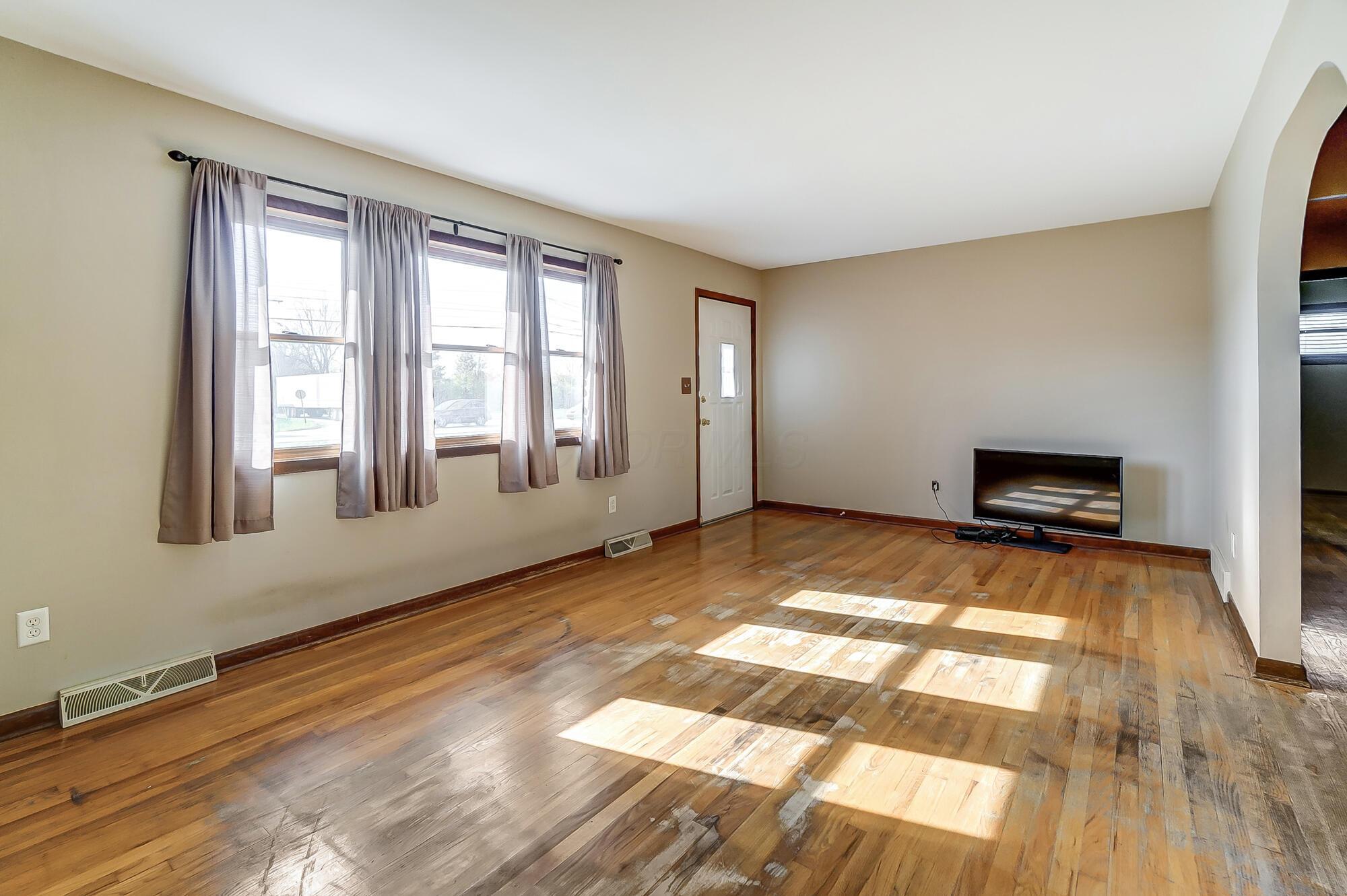 1258 Williams Road Columbus, OH 43207 - Photo 5 of 37 004