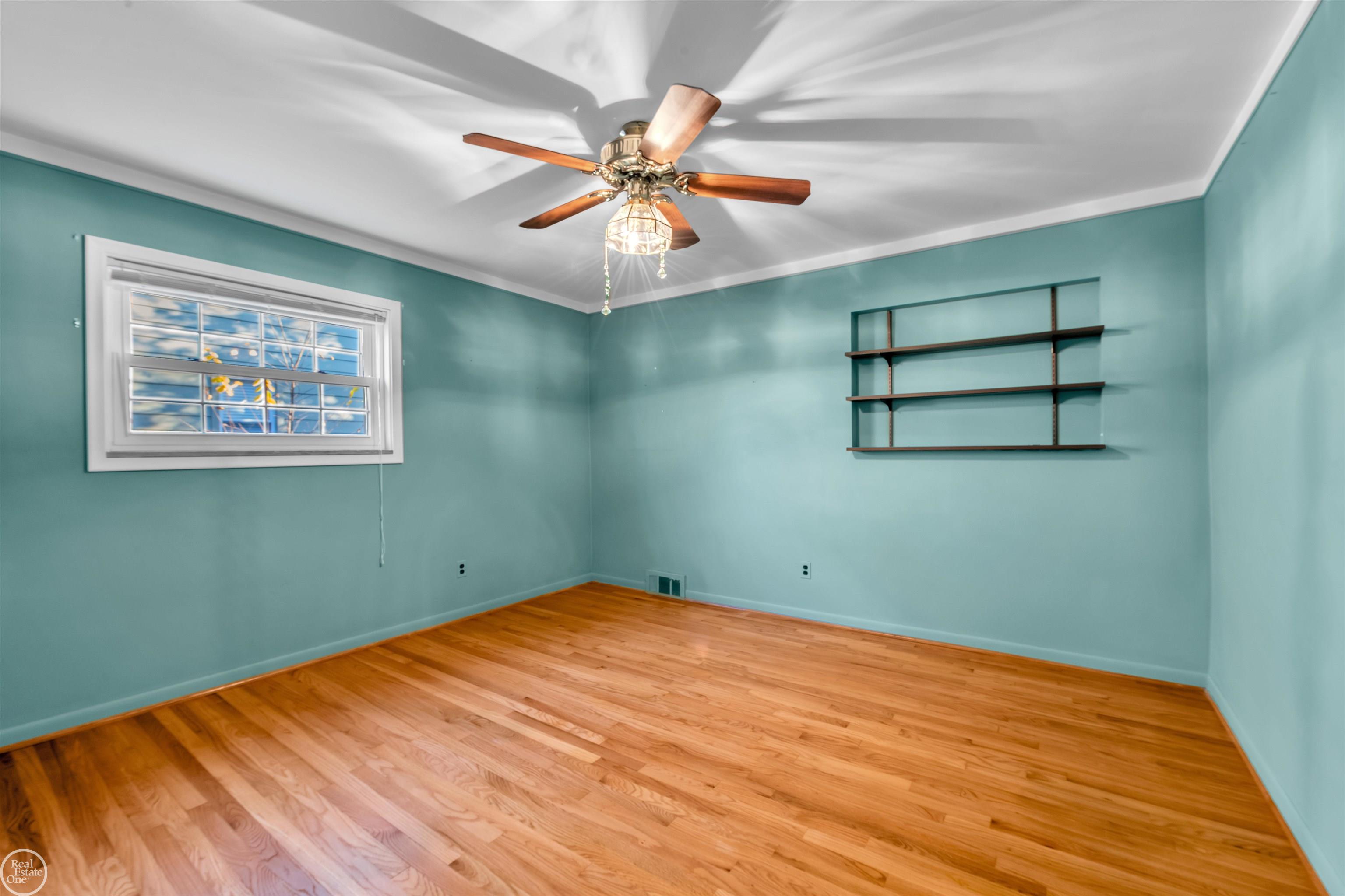 2079 Hampton Road Grosse Pointe, MI 48236 - Photo 16 of 39 50127742-15.JPG