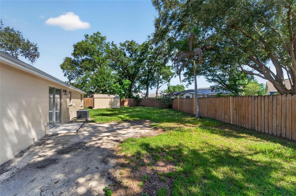 522 Highview Circle North Brandon, FL 33510 - Photo 12 of 57
