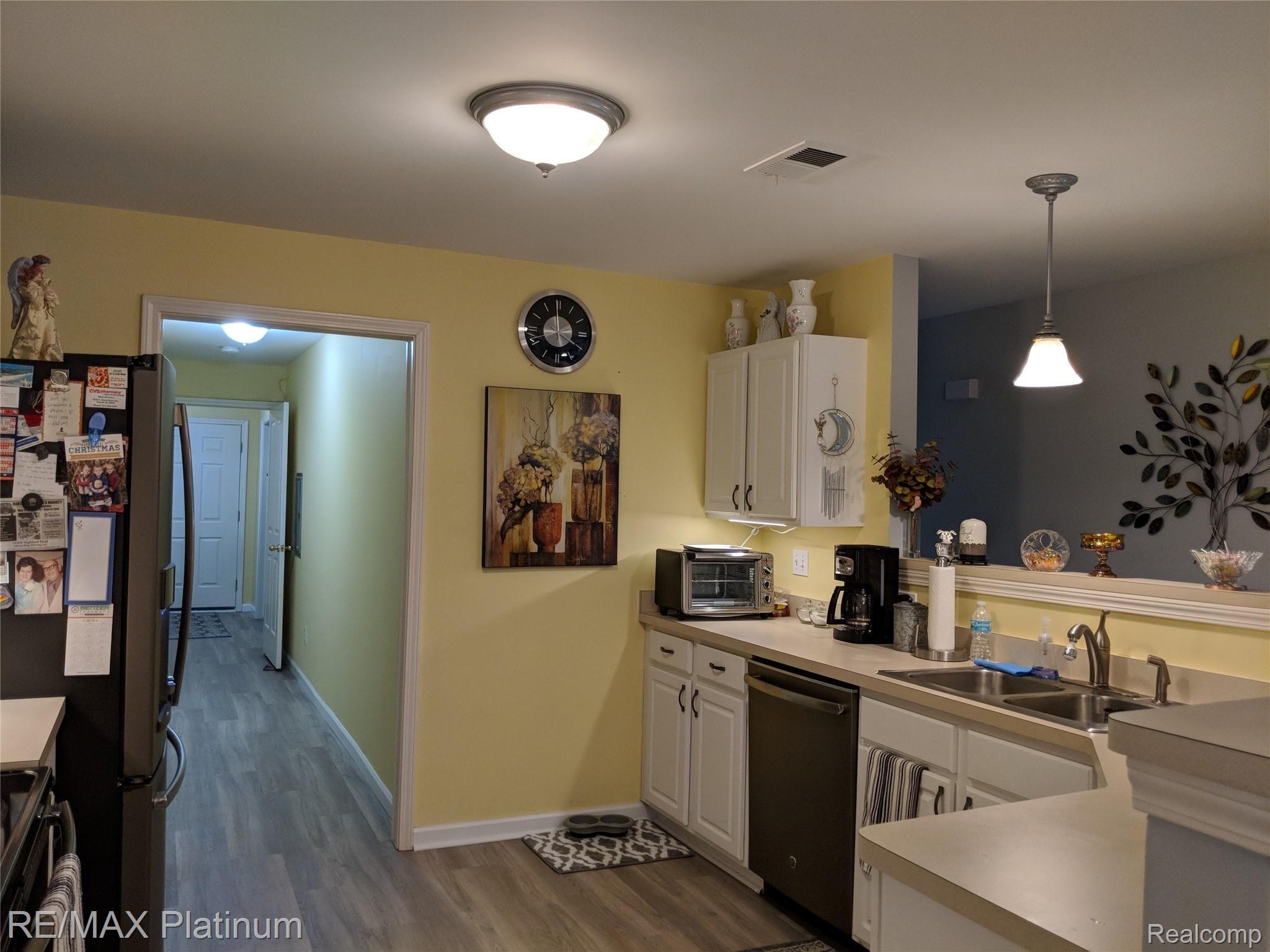4133 Hampton Ridge Boulevard, Unit 28 Howell, MI 48843 - Photo 5 of 20 IMG_20190606_155938 - Copy.jpg
