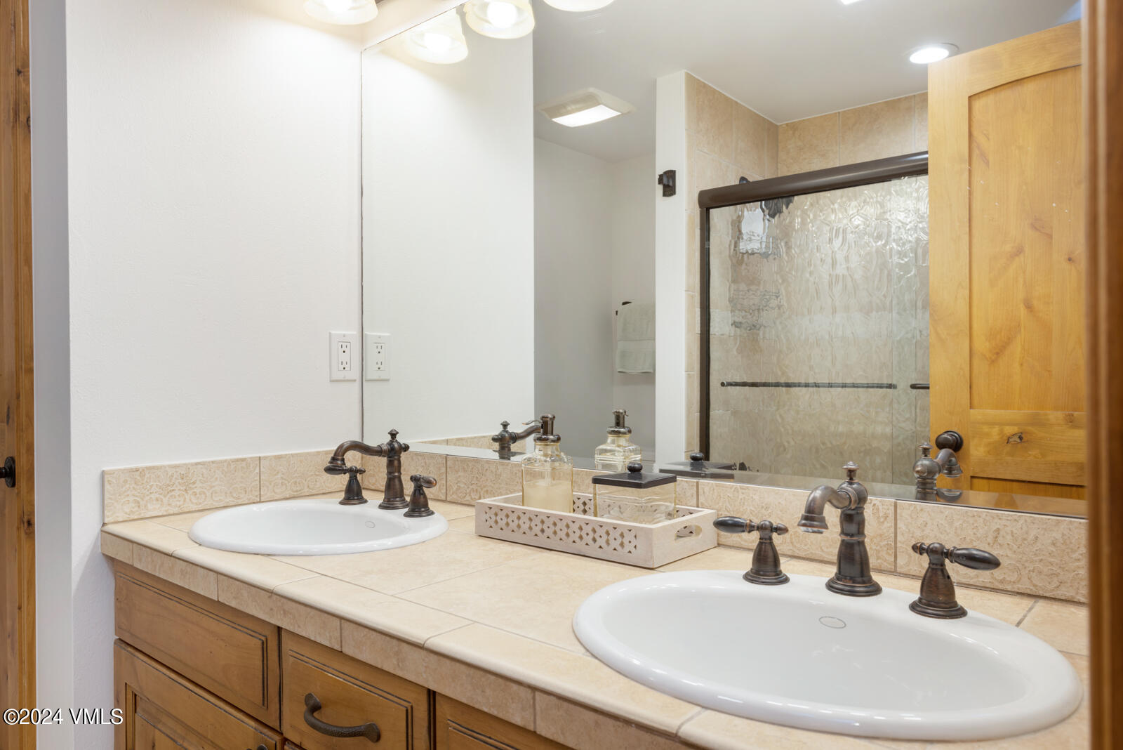 4552 Meadow Drive, Unit 24 Vail, CO 81657 - Photo 18 of 31 a bathroom with double vanity sinks and a mirror