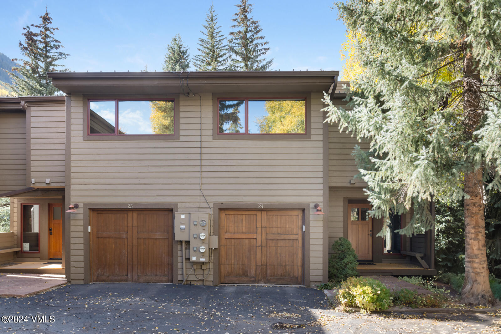 4552 Meadow Drive, Unit 24 Vail, CO 81657 - Photo 30 of 31 a front view of a house with a yard