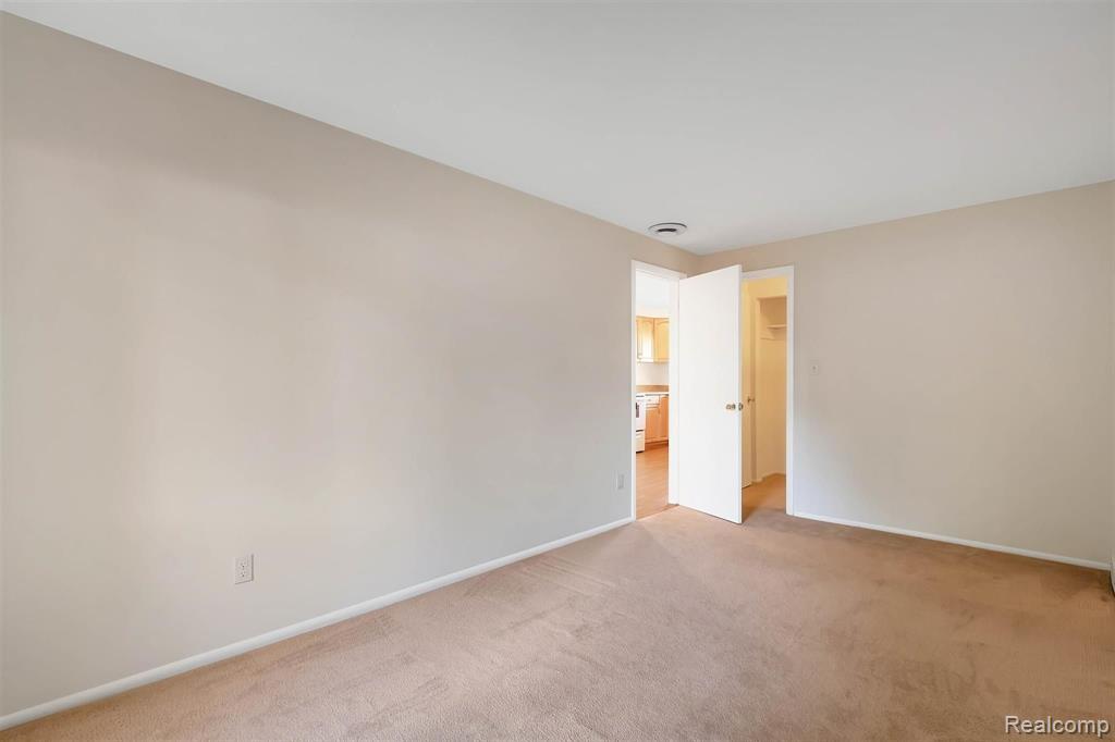 308 North Rochester Road, Unit 16 Clawson, MI 48017 - Photo 21 of 23