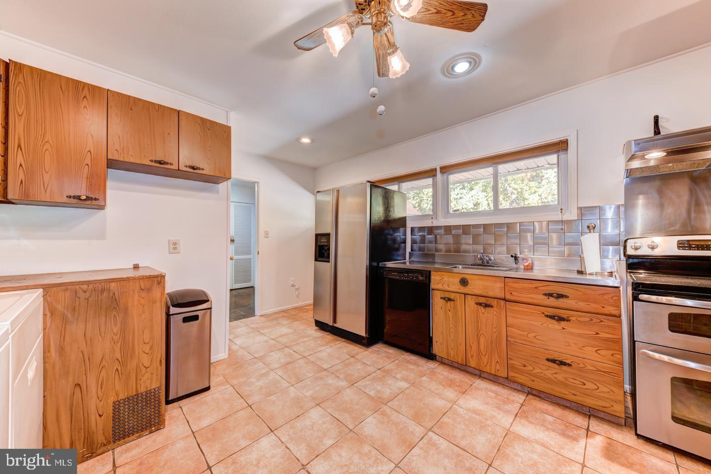 84 Sweetgum Road Levittown, PA 19056 - Photo 6 of 36 Gallery Image 6