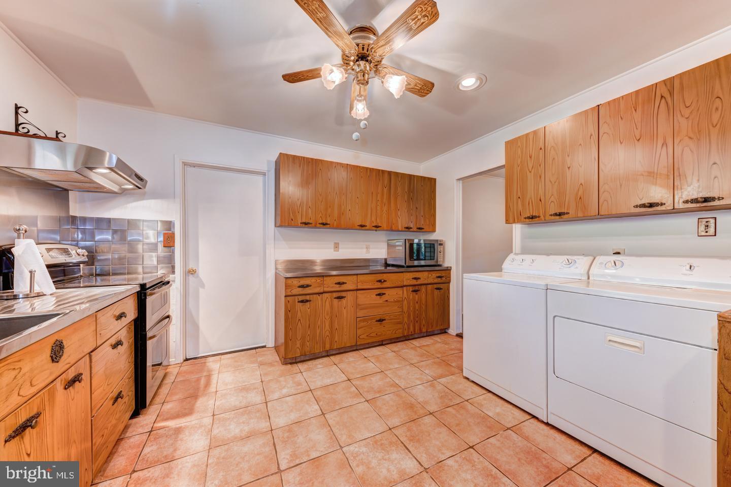 84 Sweetgum Road Levittown, PA 19056 - Photo 8 of 36 Gallery Image 8