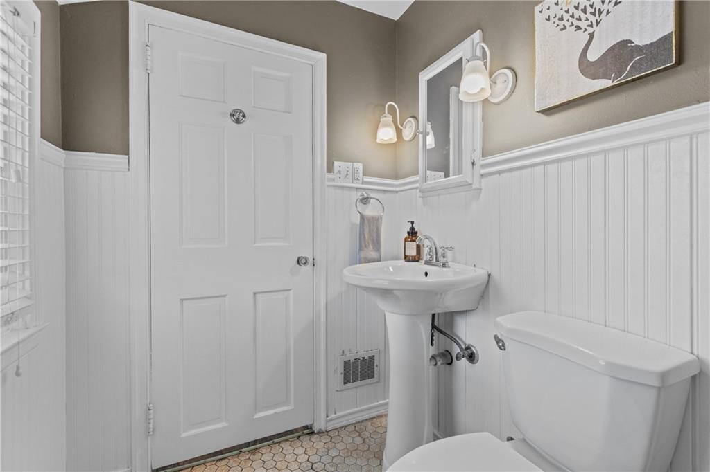 241 Soose Road Pittsburgh, PA 15209 - Photo 24 of 28 Gallery Image 24