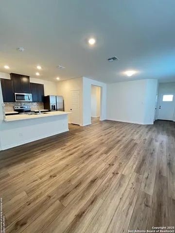 $1,700 | 11622 Black Rose, San Antonio, TX 78245