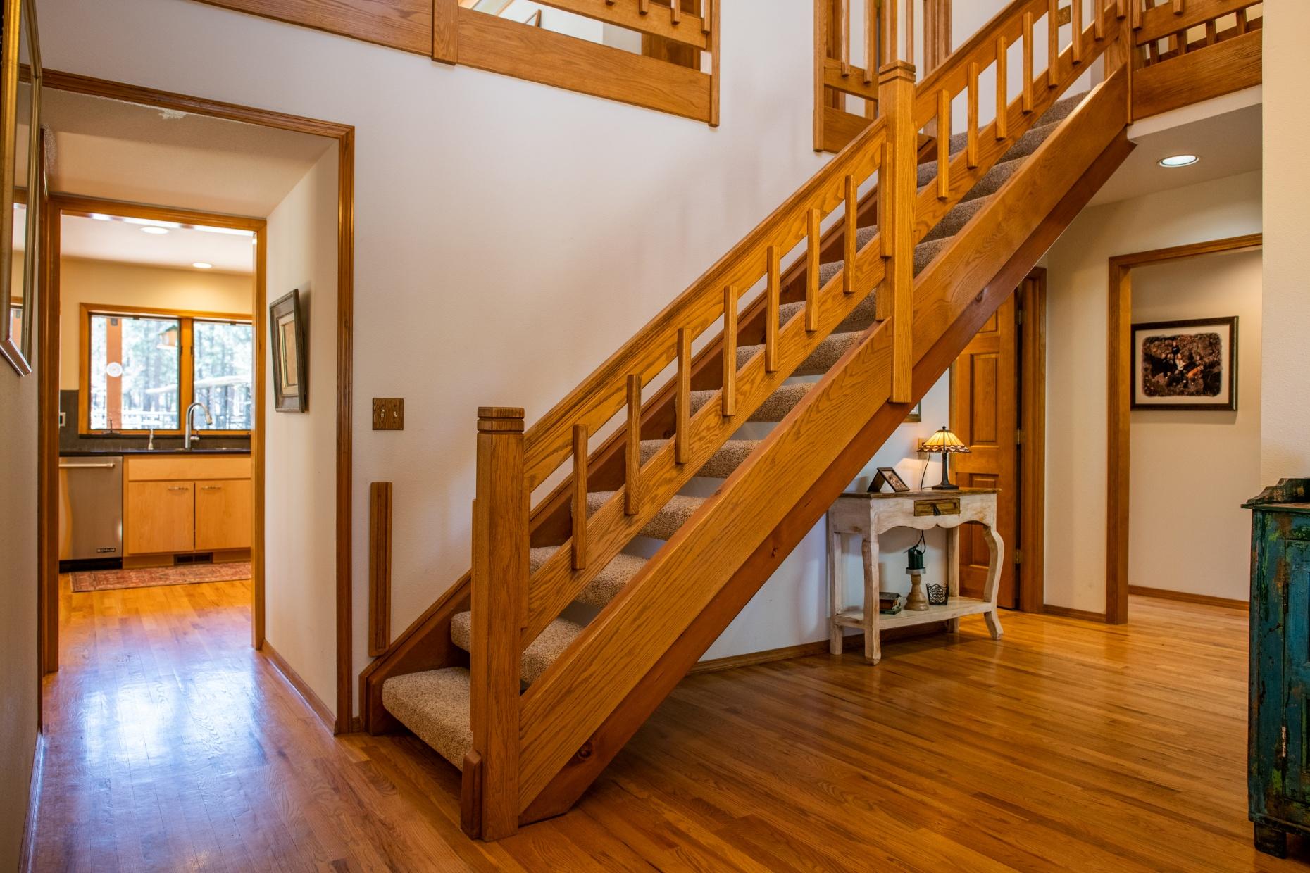 60216 East Ridgeview Drive Bend, OR 97702 - Photo 6 of 53 batch_03entry staircaseRidgeview-2