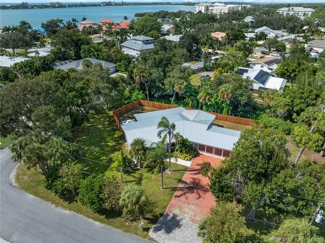 $479,000 | 32 Bay Avenue, Osprey, FL 34229