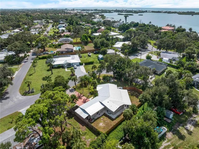 $479,000 | 32 Bay Avenue, Osprey, FL 34229