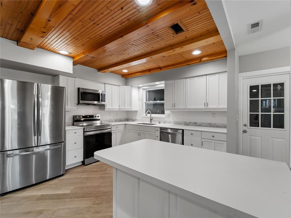 32 Bay Avenue Osprey, FL 34229 - Photo 7 of 48