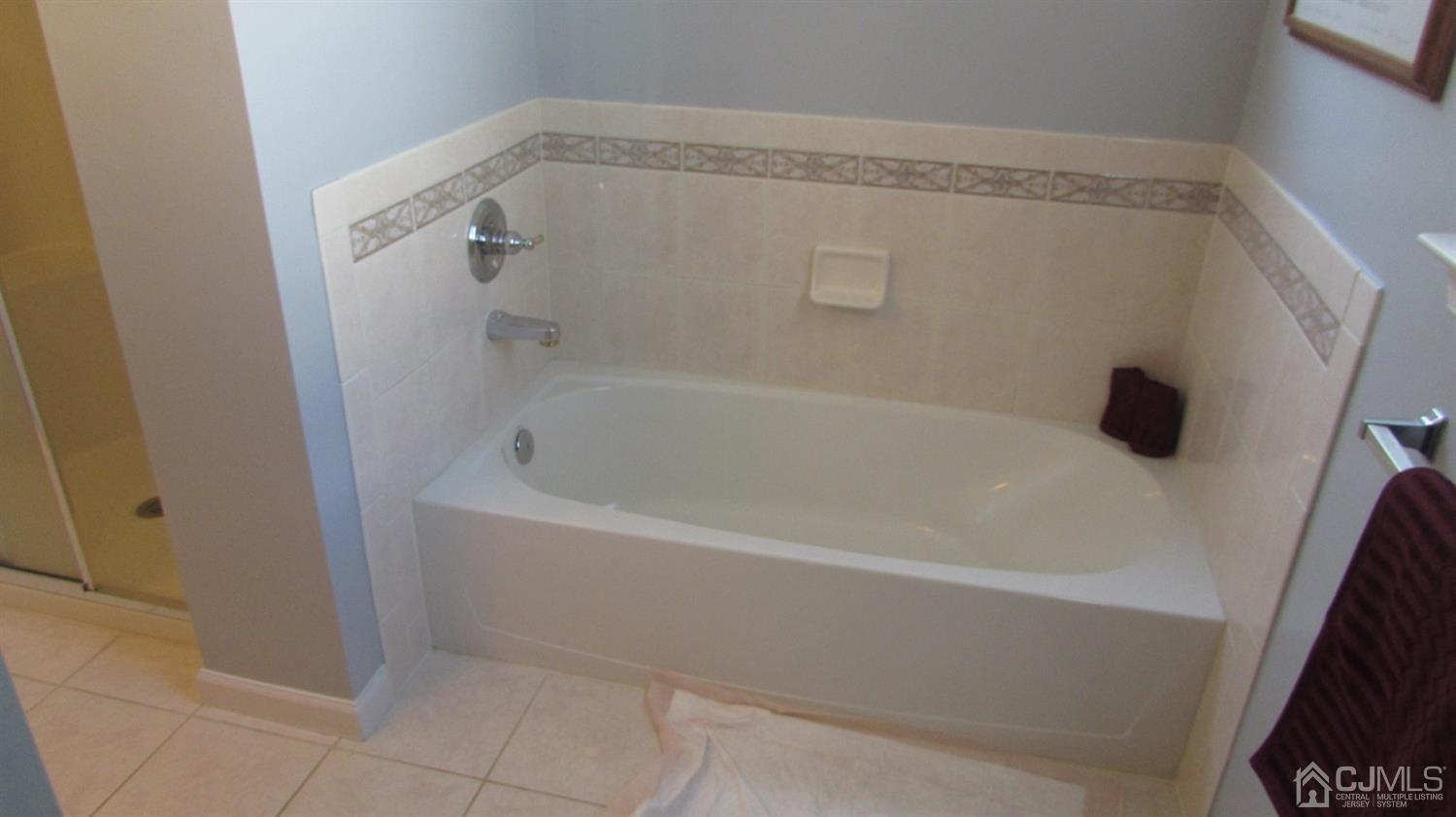 91 Wordsworth Road Brick, NJ 08724 - Photo 34 of 41 a bathroom with a bathtub