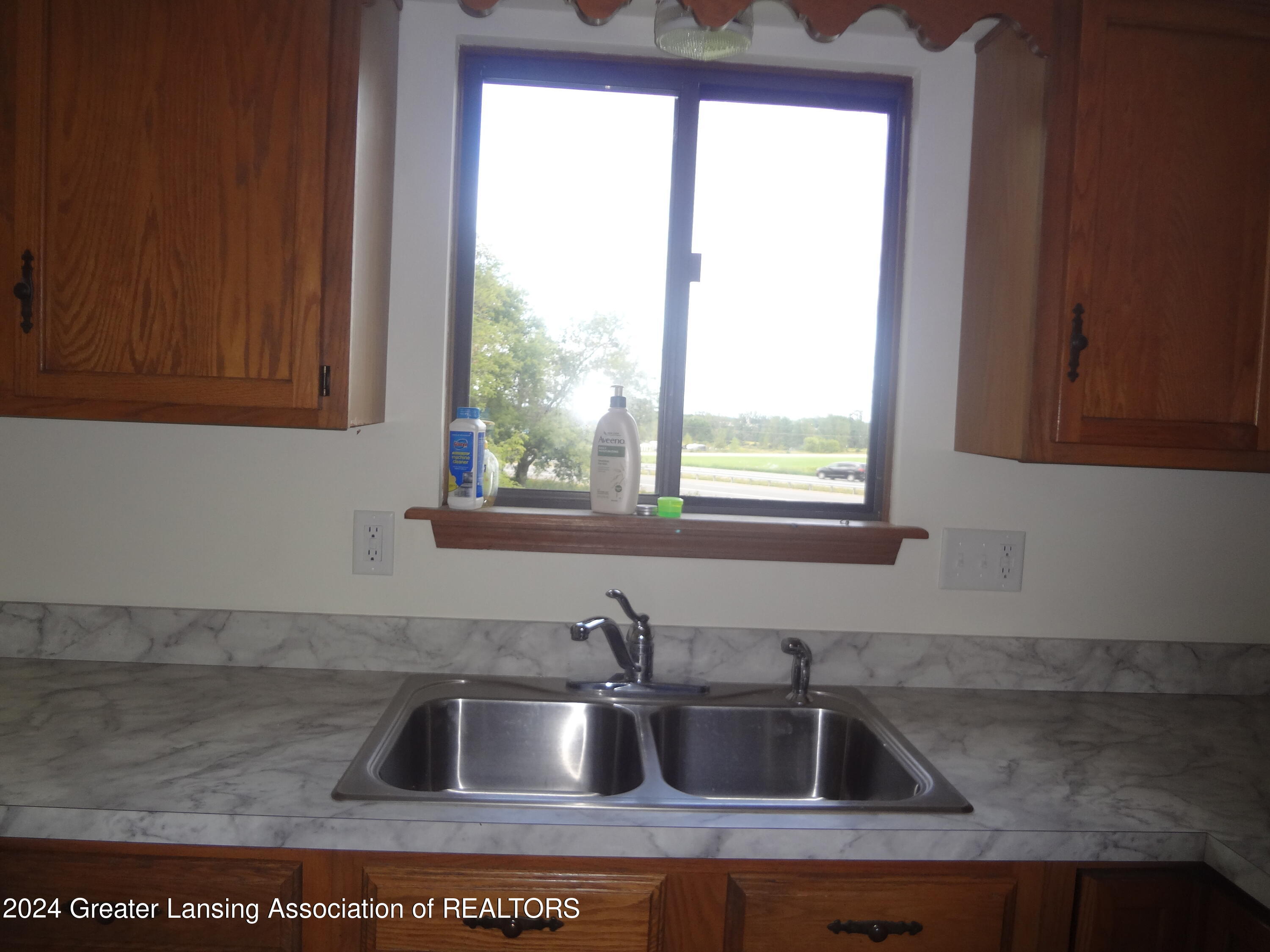 2532 Tomlinson Road Mason, MI 48854 - Photo 8 of 18 DSC04605