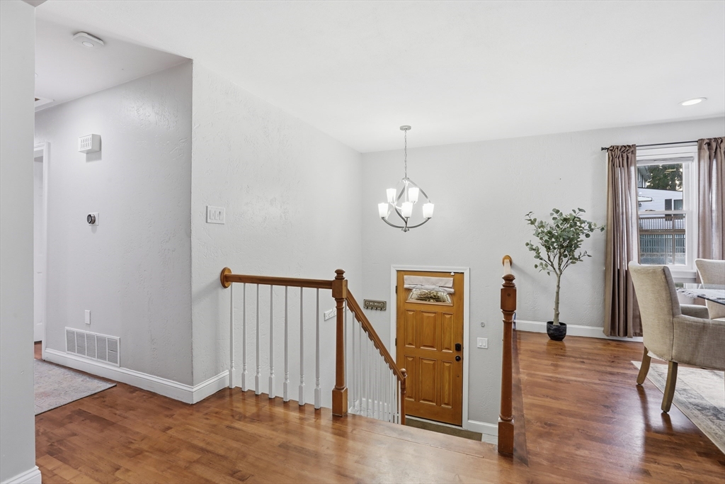 60 R Jasper Street Saugus, MA 01906 - Photo 19 of 33