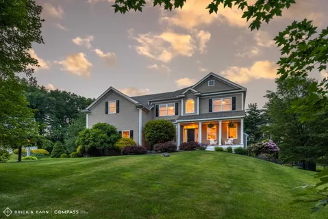 $1,375,000 | 8 Heron Way, Stratham, NH 03885