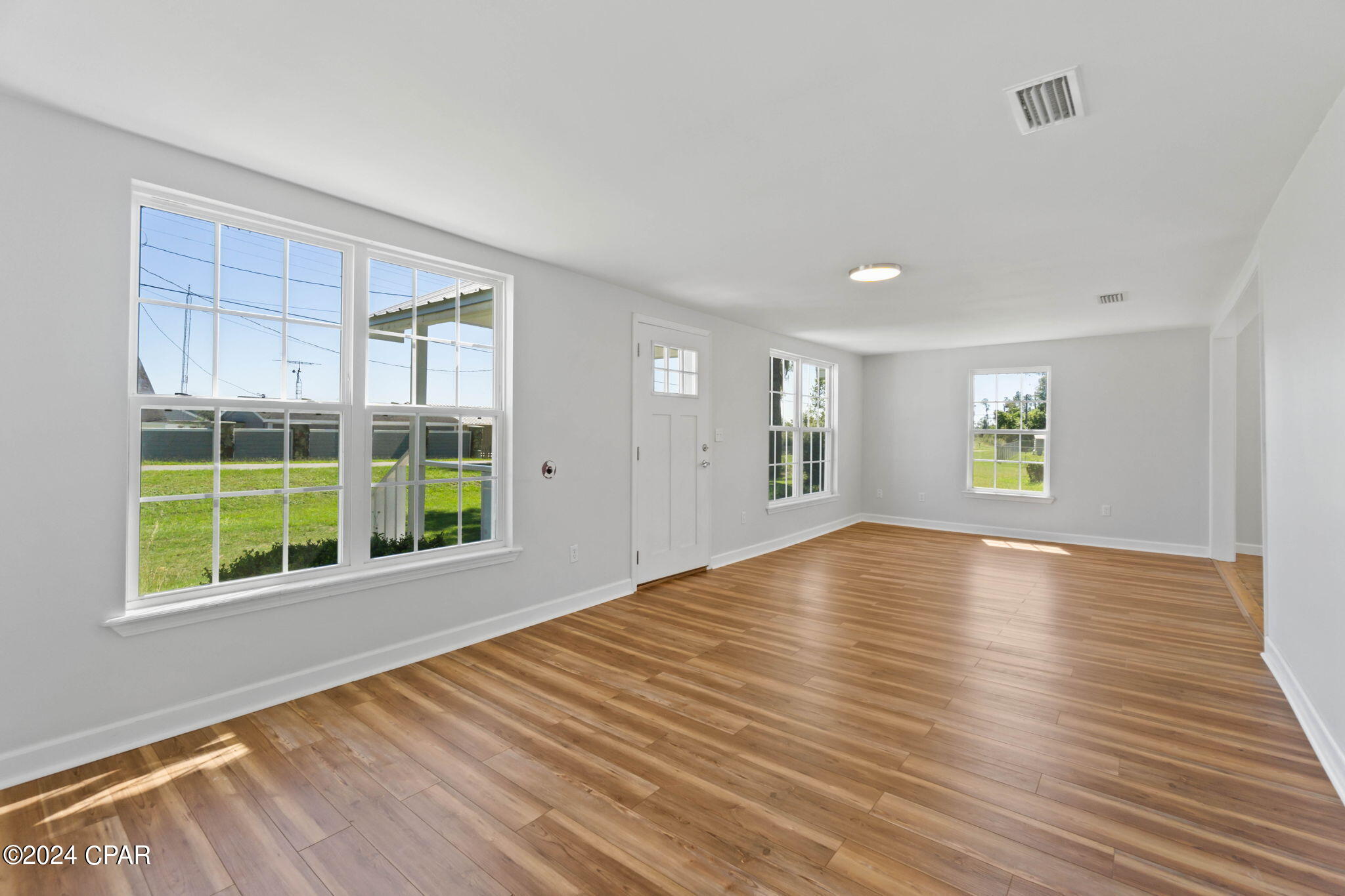 409 Lakepoint Road Alford, FL 32420 - Photo 4 of 43 Gallery Image 4