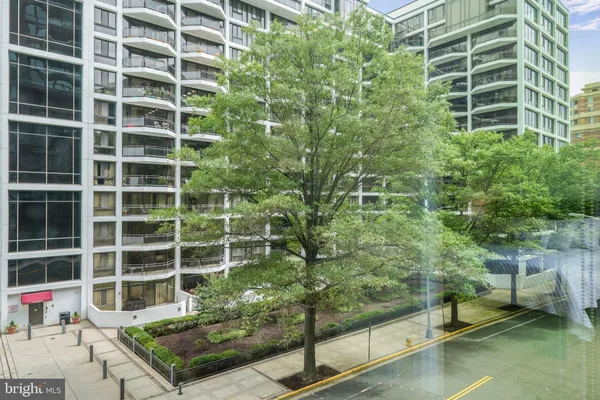$899,000 | 1781 North Pierce Street, Unit 303, Arlington, VA 22209