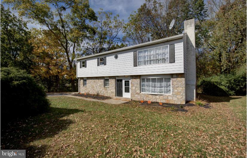 1265 Woodmere Road Pottstown, PA 19464 - Photo 1 of 31 Front