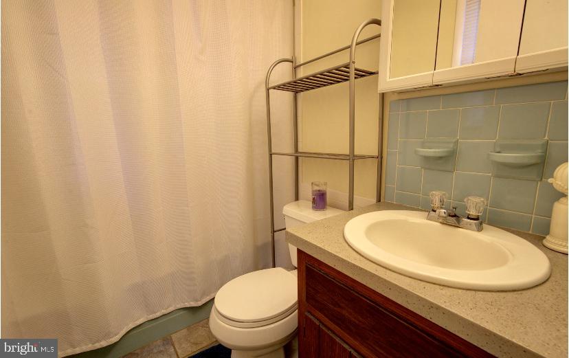 1265 Woodmere Road Pottstown, PA 19464 - Photo 11 of 31 Main Level Master BA