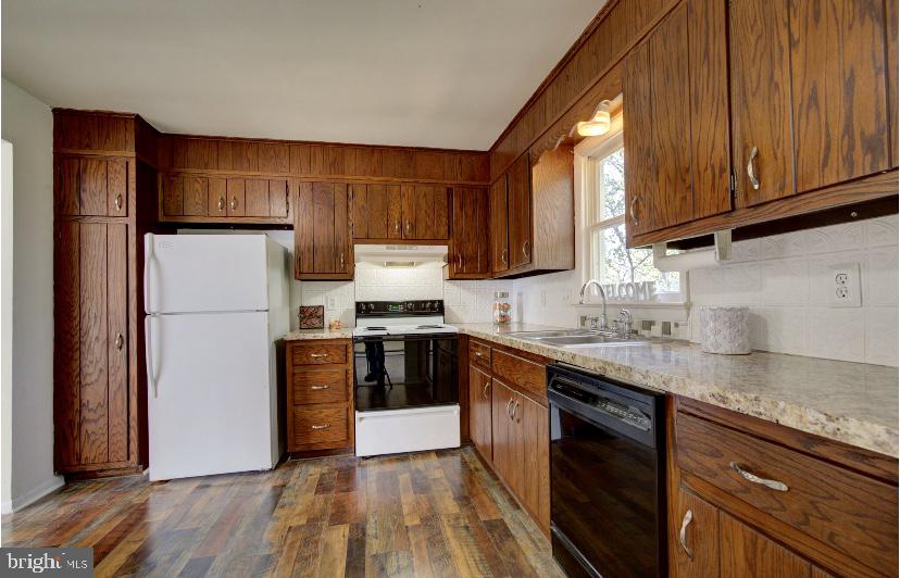 1265 Woodmere Road Pottstown, PA 19464 - Photo 20 of 31 Upper Level Kit