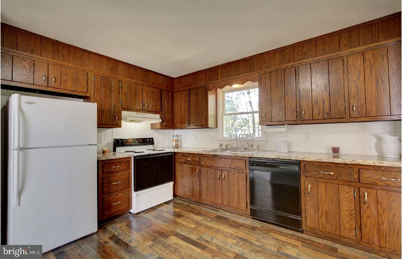 1265 Woodmere Road Pottstown, PA 19464 - Photo 21 of 31 Upper Level Kit