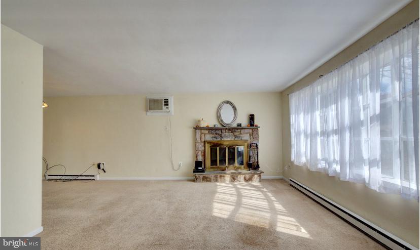 1265 Woodmere Road Pottstown, PA 19464 - Photo 5 of 31 Main Level LR