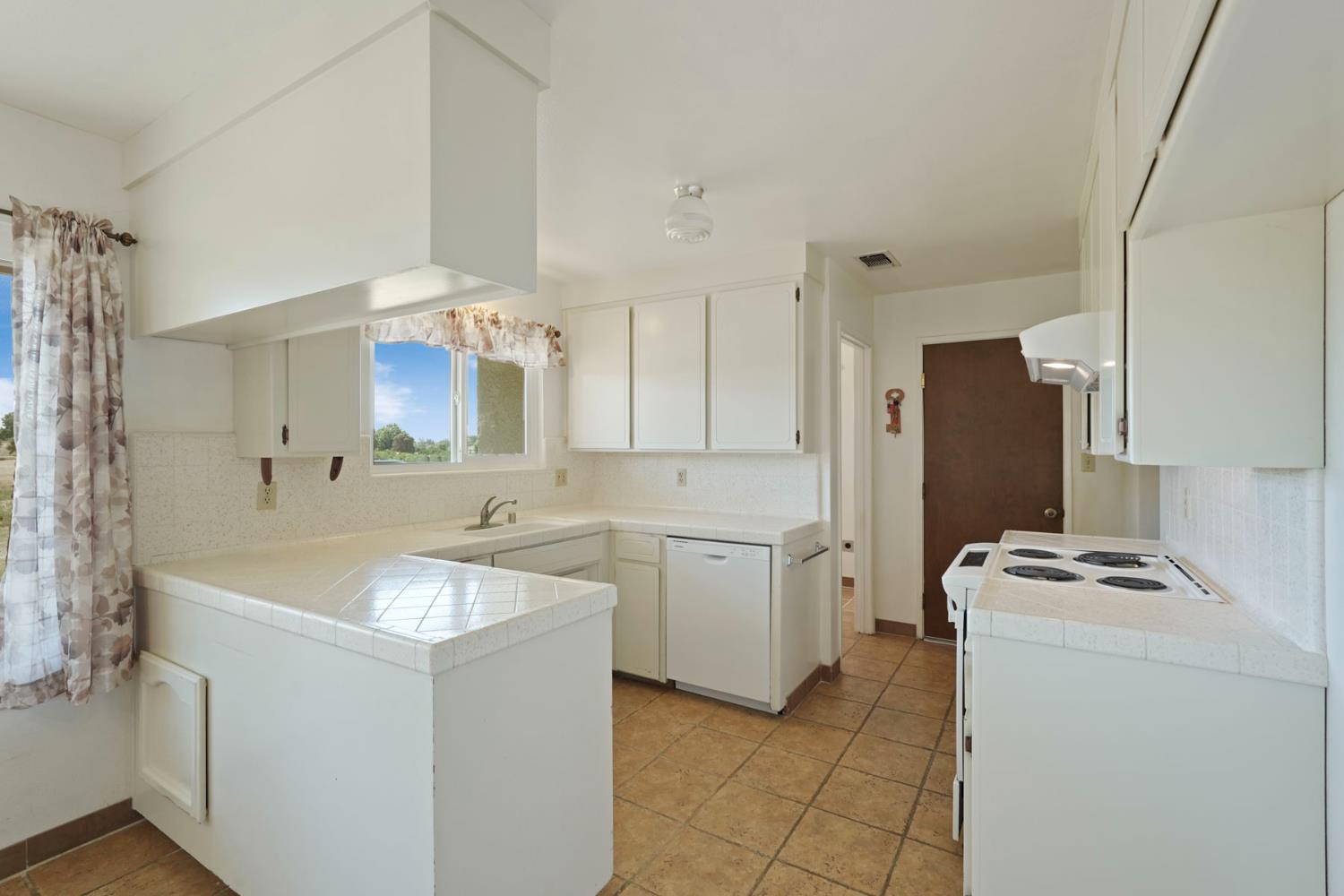 9480 Sunflower Road Wilton, CA 95693 - Photo 11 of 44 Gallery Image 11