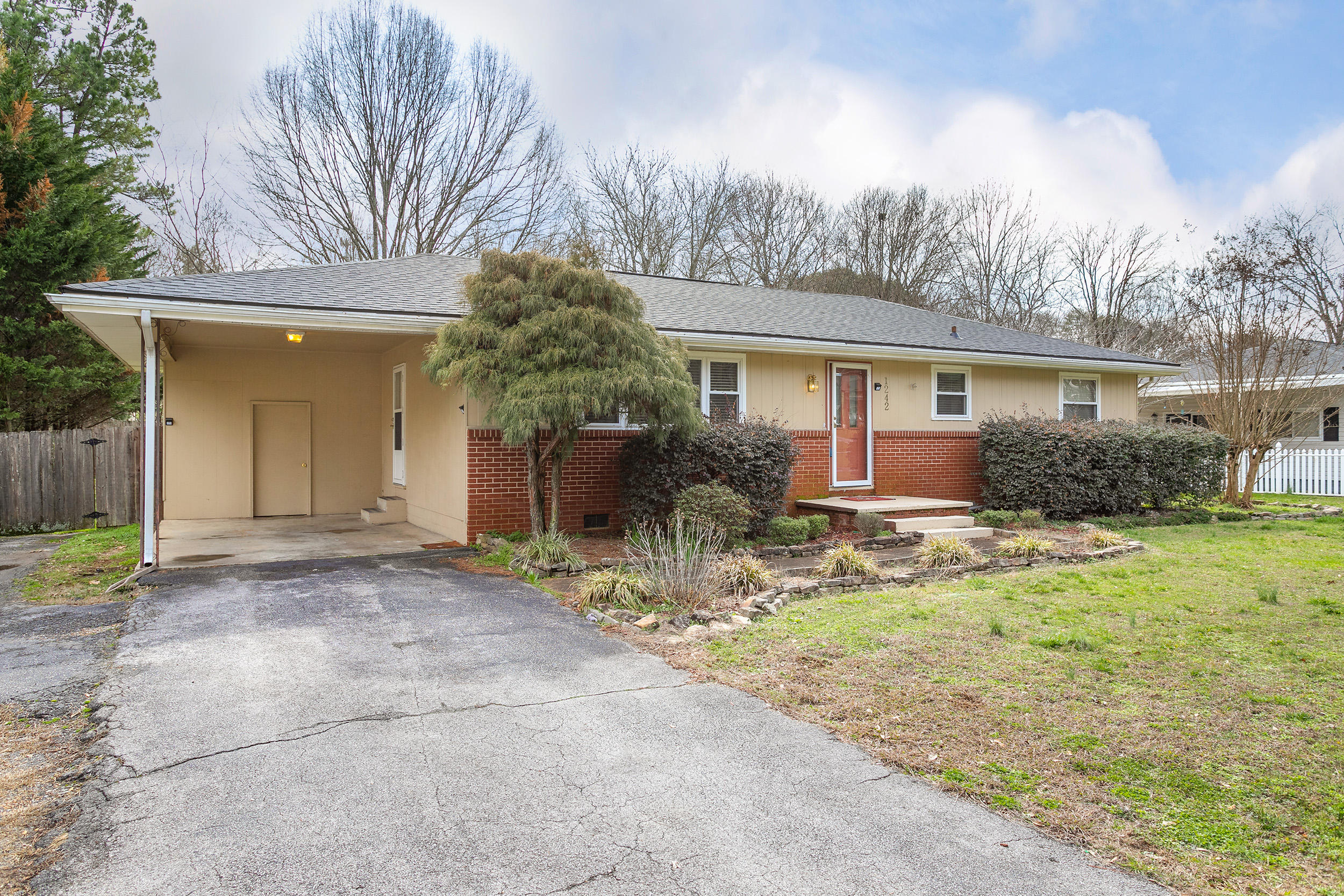 1242 Gadd Road Hixson, TN 37343 - Photo 2 of 13 1242 Gadd Rd._Front 2_by 161 Photography