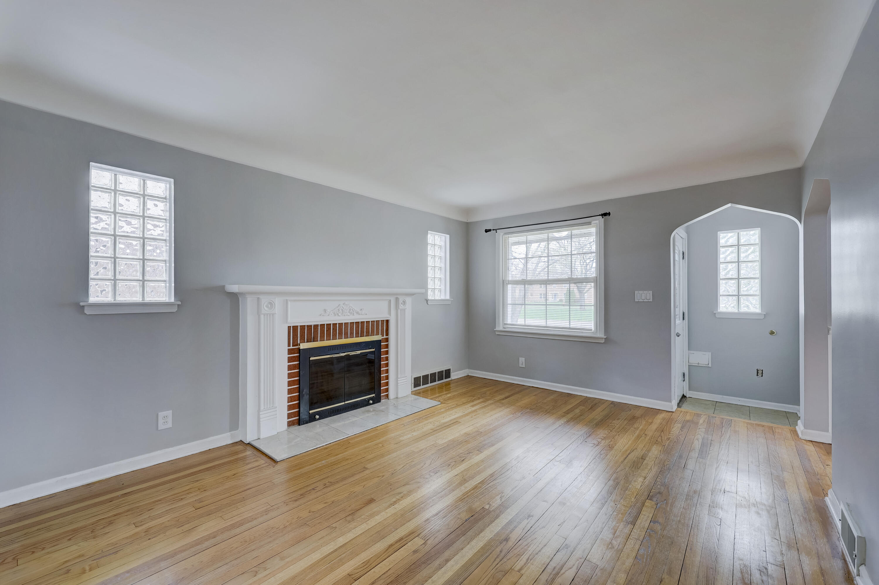 20916 Vernier Road Harper Woods, MI 48225 - Photo 7 of 56 20916 Vernier-5