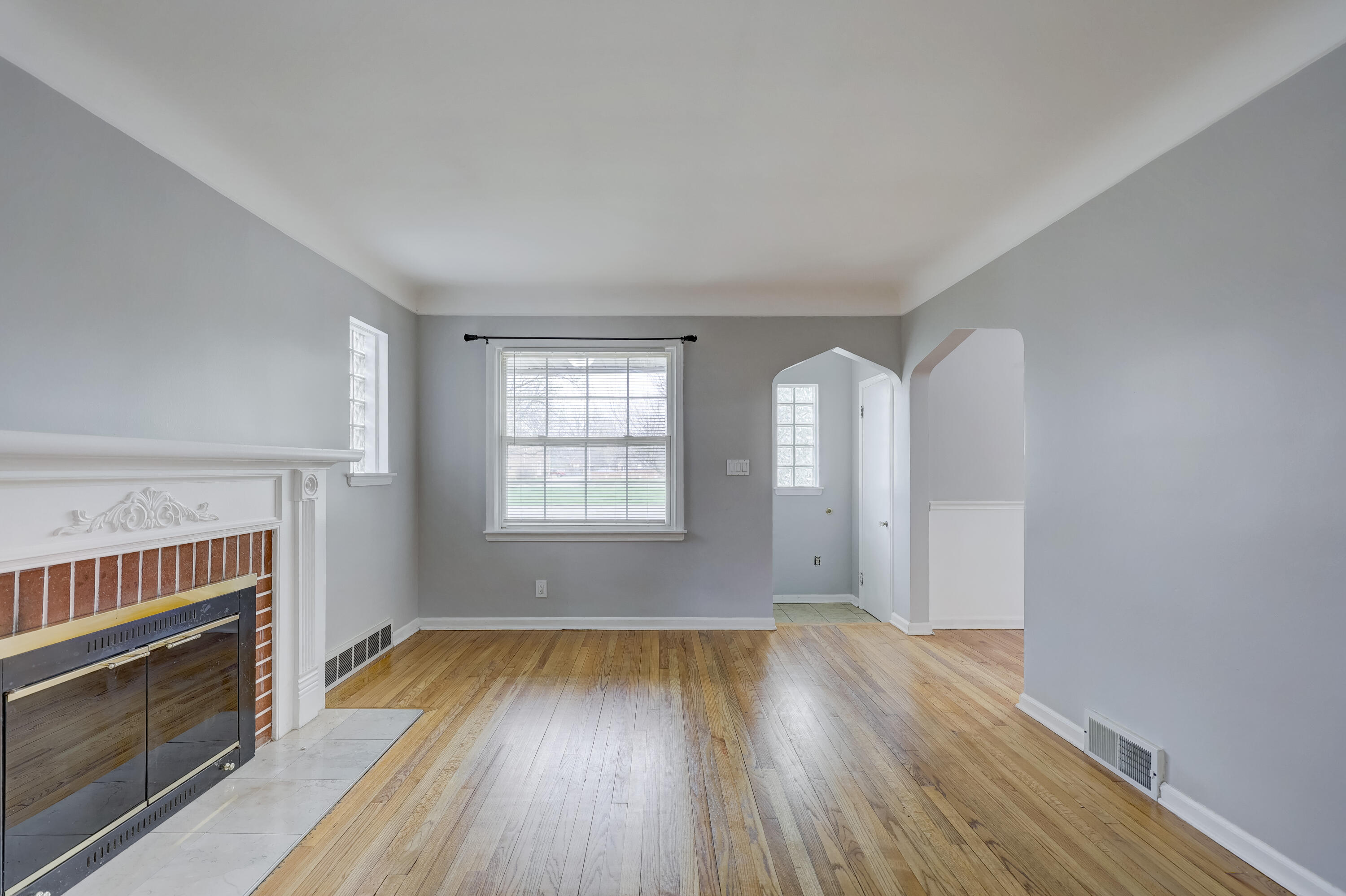 20916 Vernier Road Harper Woods, MI 48225 - Photo 8 of 56 20916-6